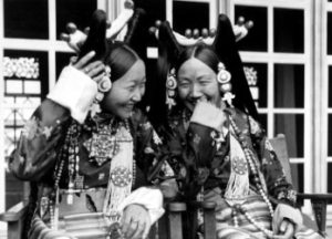 Black and white image of Lhasa aristocrats Mrs. Ringang and her daughter (c. 1938-1939)